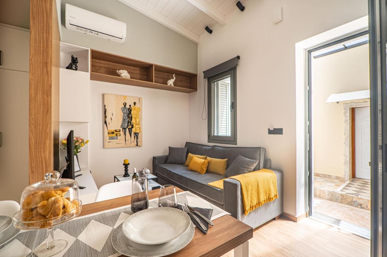 Ferienhaus Antigone's Lux 5 Mins Walk To Beach, Old Town,