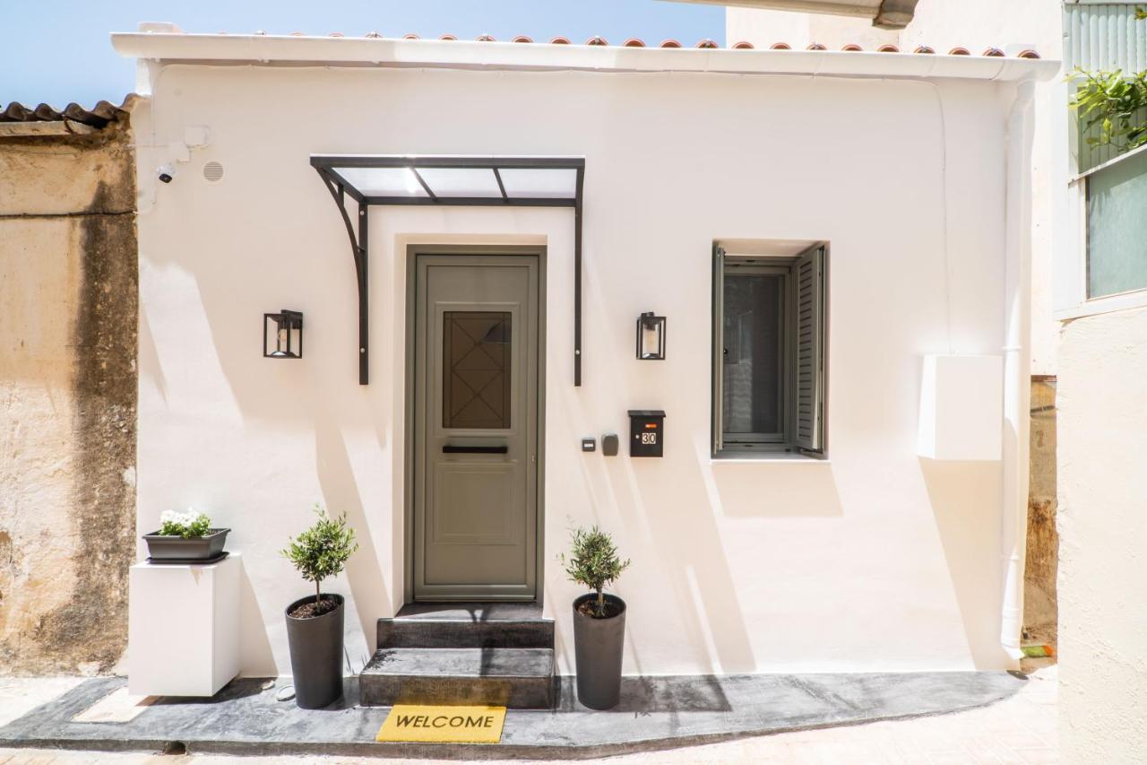 Casa vacanze Antigone's Lux 5 Mins Walk To Beach, Old Town,